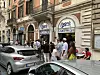 Redovi turista ispred popularnih lokala su uobičajeni