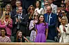 Do princeze Charlotte koja je uz princezu Catherine sjedi Pippa Middleton, Kateina mlađa sestra