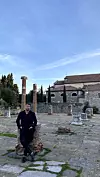 Damir se u Trstu opušta šetnjama blizu Canala Grande i obilaskom Castella di Miramare, gdje će ponovno otići nakon koncerta na Trsatskoj gradini 15. kolovoza