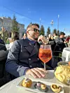 Svaki put kad dođe u Trst, glazbenik ne propušta naručiti aperol na terasi živopisnog Cafea degli Specchi