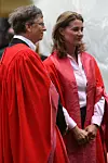S bivšim suprugom na svečanosti dodjele počasnih doktorata Sveučilšta u Cambridgeu 2009.
