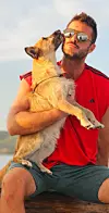Vodi je svugdje sa sobom, na more, na posao