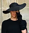 Meghan Markle snimljena je kako briše suze na pokopu