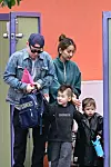 Macaulay Culkin i Brenda Song sa svojim sinovima u Los Angelesu