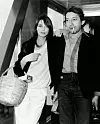 Jane Birkin u crnom sakou i bijelom outfitu i Serge Gainsbourg,1977. godine