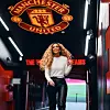 Britanska novinarka rođena je u Manchesteru i navijačica je Manchester Uniteda