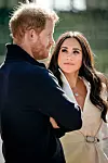 Harry je odmah doletio vidjeti oca u London, ali bez supruge Meghan
