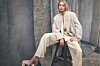 Američka manekenka Gigi Hadid u toplim bijelim i bež nijansama