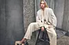 Američka manekenka Gigi Hadid u toplim bijelim i bež nijansama