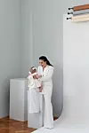 Lana: odijelo i naušnice Patrizia Pepe, Mayla Lily: haljinica Lunilou