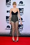Taylor Swift došla je u prozirnoj, mrežastoj haljini