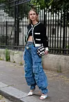Pernille Teisbaek u The Attico trapericama i Chanel jakni od tvida Fotografija: rexfeatures.com