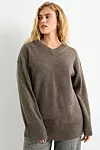 Pulover od kašmira s v-izrezom (cijena: 119.99 €)
