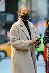 Jennifer Lopez s Fendi Kaliography sunčanim naočalama.
