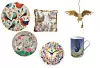 Tepih Birds in Flock, 87,5x87,5 cm, 26,77 € AMAZON. COM/ Tanjur Pip Studio Blushing Birds, Ø32 cm, 36,99 € ANSWEAR.HR/ Zidni sat Guzzini Nature Time, Ø60 cm, 97,99 € ANSWEAR.HR/ Ukrasni jastučić Birds, 45x45 cm, 17 € PRIMA/ Viseća lampa Animal Owl Gold, 60 cm, 214 € KARE/ Porculanska šalica Fairy Wrens, 330 ml, 15,40 € BONAMI.HR