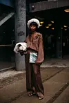 Danske fashionistice su ulicama Kopenhagena šetale s prvim izdanjem Voguea Scandinavia na čijoj je naslovnici Greta Thunberg Fotografija: IMAXtree