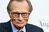 FOTOGRAFIJE: RICH FURY AFP (FILES) In this file photo taken on May 1, 2017, TV and radio interviewer Larry King attends Larry King's 60th Broadcasting Anniversary Event at HYDE Sunset: Kitchen + Cocktails in West Hollywood, California. - The iconic TV and radio interviewer Larry King died January 23, 2021, at the age of 87, his media company said. Ora Media did not state a cause of death but media reports said King had been battling Covid-19 for weeks and had suffered several health problems in recent years. (Photo by Rich Fury/GETTY IMAGES NORTH AMERICA/AFP)
