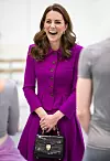 Kate u boji fuksije