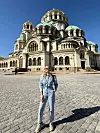 Domenica je odlučila sunčan dan provesti u traper kombinezonu