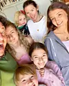 Jamie Oliver (jamieoliver / 17.04.2020): All of us in a photo for once, normally I cant keep track of everyone and some ones being moody but I managed to grab a whole team Oliver pic... sending love to you all xxxx,Image: 515665444, License: Rights-managed, Restrictions: , Model Release: no, Credit line: face to face / Face to Face / Profimedia