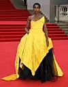 Lashana Lynch u dizajnu Vivienne Westwood