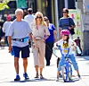 Sienna Miller s najstarijom kćeri Marlowe Sturridge i tatom Edwinom Millerom