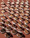 Fenty Beauty, poznati make-up brend s Rihanninim potpisom, može se pohvaliti širokom paletom pudera od čak pedeset nijansi. Fotografija: Profimedia