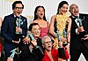 Glumci Michelle Yeoh, Ke Huy Quan, Stephanie Hsu, Jamie Lee Curtis i James Hong