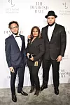 Rihanina mama Monica s braćom Rorreyem i Rajadom 2017., na dobrotvornom događanju Lionel Foundation Diamond Ball, u New Yorku