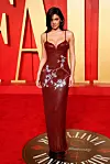 Kylie Jenner nosila je efektnu bordo haljinu francuskog dizajnera Ludovica de Sainta Sernina