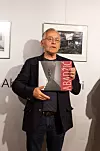 Autor izložbe poznat je po crno-bijeloj fotografiji.