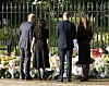 Obitelj se ujedinila samo u tuzi i žalovanju: braća William i Harry sa suprugama ispred dvorca Windsor 10. rujna