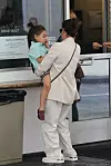 Santiago je narastao, ali ga mama Eva Longoria još uvijek nosi u naručju