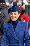 Plavi šešir Juliette Botterill s motivom luka i strijele Kate Middleton nosila je na božićnoj misi 2023.