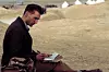 Ralph Fiennes u sceni filma 'Engleski pacijent' u kojem se sprijateljio s francuskom kolegicom