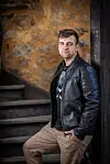 Svojih početaka u Karlovcu rado se prisjeća, iako djetinjstvo pamti i po teškim ratnim trenucima, kada je s obitelji bježao u podrum na zvuk sirena