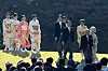 Car Akihito prije abdikacije 2019., njegova supruga Michiko, tadašnji prijestolonasljednik Naruhito, njegova supruga Masako, princ Akishino te princeze Kiko, Akiko, Yoko, Tsuguko i Ayako