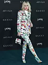 Pjevačica i glumica Miley Cyrus nosi Gucci X Balenciaga odijelo i Jared Lehr nakit na LACMA Art + Film Gala 2021 održanom u Los Angelesu.