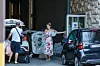 Mlada majka izabrala je lepršavu haljinu za izlazak iz rodilišta