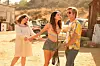 Lena Dunham, Margaret Qualley i Brad Pitt u filmu 'Bilo jednom u Hollywoodu'