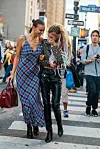 Stella Maxwell i Irina Shayk s bordo Givenchy Antigona torbom