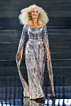 Helen Mirren je bila model za L‘Oreal na Tjednu mode u Parizu 2023. godine