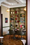 U interijeru restorana susreću se stilski i suvremeni namještaj i detalji