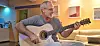 Posjeduje više od sto gitara, a svira 13 instrumenata