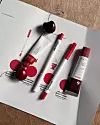 Kolekcija Black Cherry omogućuje kupcima da osmisle sjajni monokromatski makeup