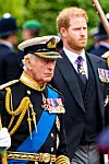 Kralj Charles i princ Harry na posljednjem ispraćaju kraljice Elizabete 2022. godine