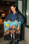 Bella Hadid s očevim portretom koji je dobila za rođendan