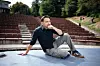 'Ako su mene kao ‘fetivog purgera‘ Oliverove pjesme, Smojine serije, Feralovi satiričari, glazba ‘Đavola‘ i ‘Daleke obale‘ natjerali da se zaljubim u Split, onda moram vjerovati da i mi našom ‘feel good‘ serijom o Zagrepčaninu u splitskom okruženju možemo barem malo smanjiti potpuno nepotrebne tenzije', ističe omiljeni redatelj