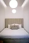 Sav namještaj u apartmanu rađen je po mjeri