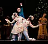 Mađioničar Drosselmeyer pokazuje ‘oživjele‘ lutke u prvom činu